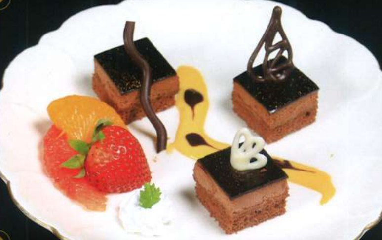Sショコラ（カット70）（盛り付け例）